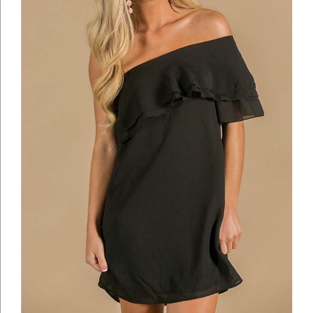 One shoulder ruffle dress